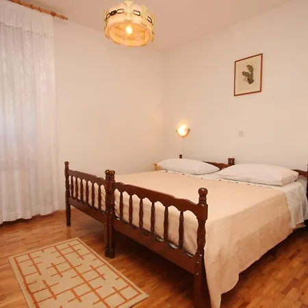 Apartment With A Parking Space - 7313 Pula