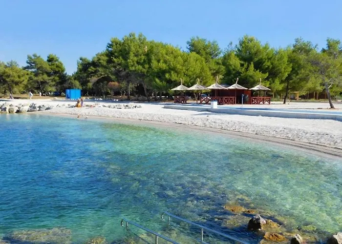 With A Parking Space - 7313 * פולה