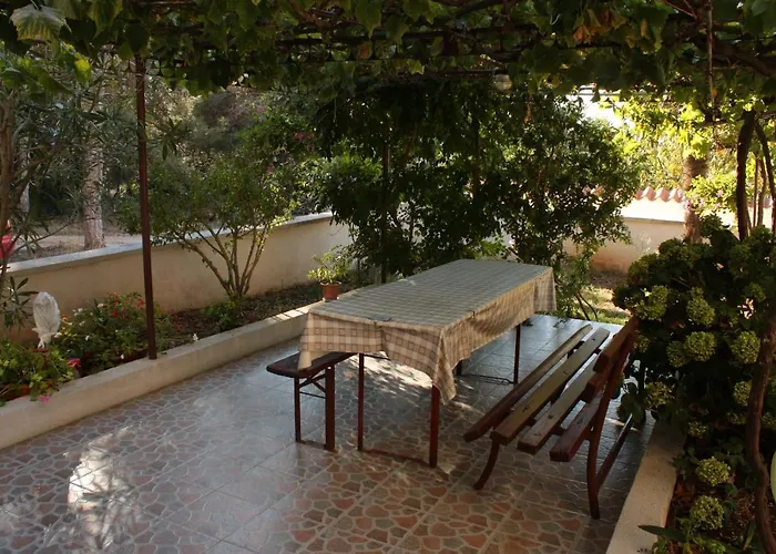 With A Parking Space - 7313 פולה