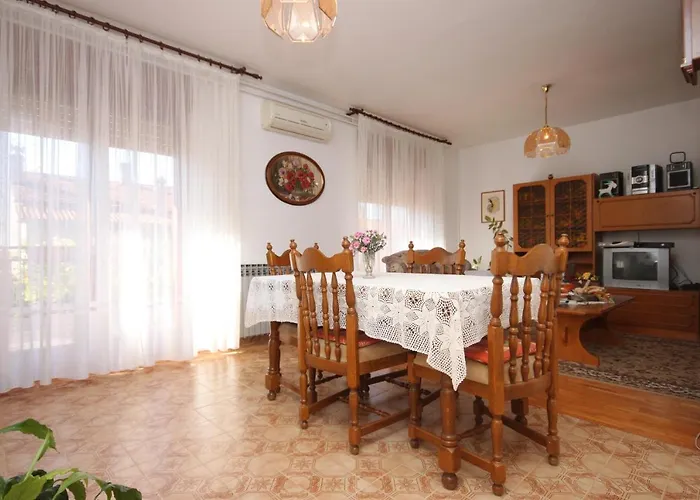 With A Parking Space - 7313 * פולה